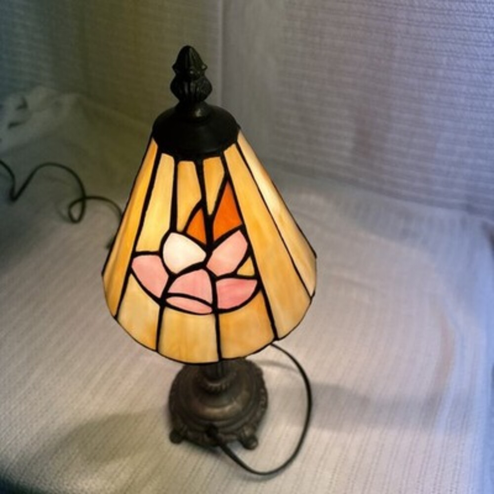 Tiffany Style Stained Glass Floral Lamp 14” Tall Art Nouveau - Picture 4 of 16